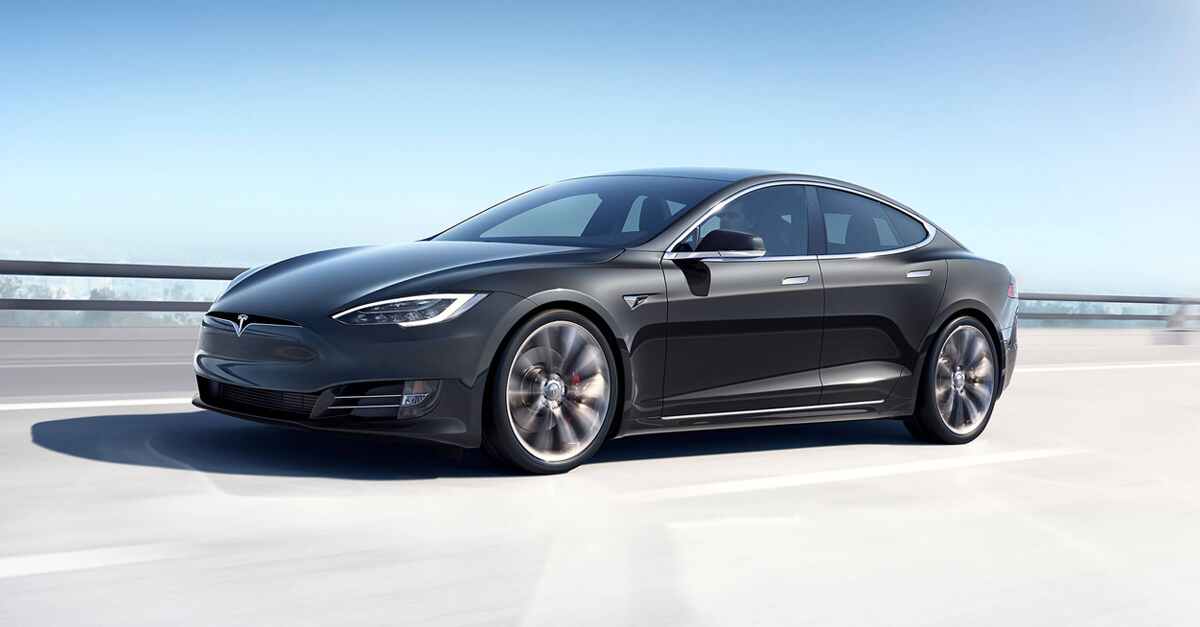 Smart Summon este o nouă funcție asociată modelelor Tesla care presupune scoaterea automată a mașinii din locul de parcare, fără ca șoferul să fie în mașină.